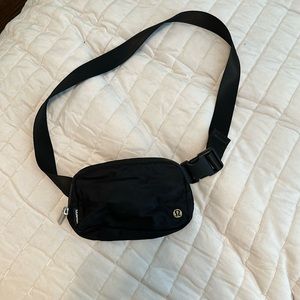 Lulu lemon belt bag